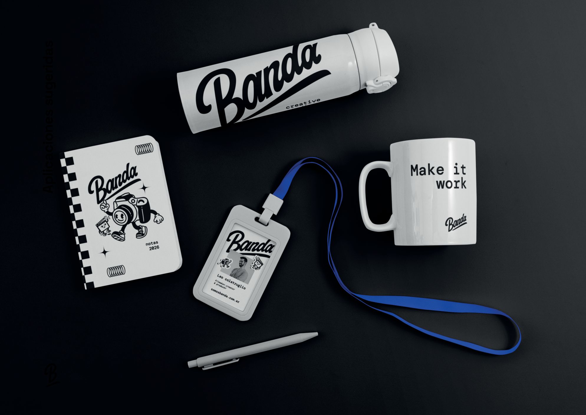 Libreta, credencial, taza y botella con la marca Banda